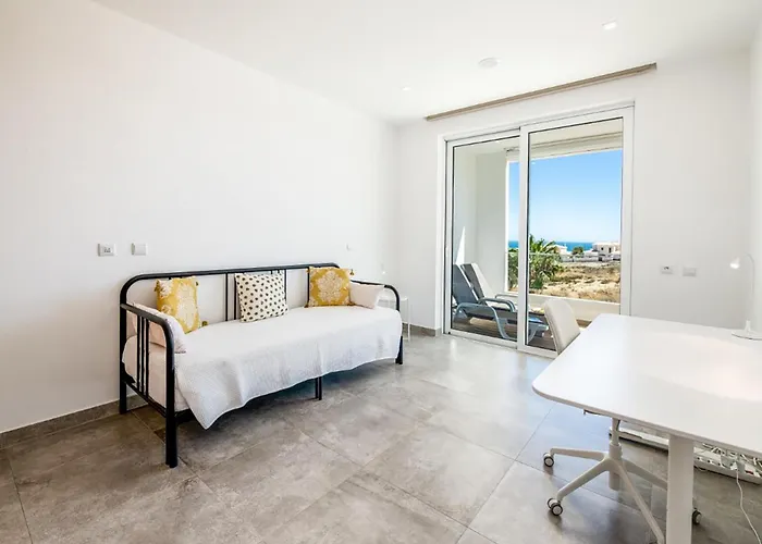 Apt. Seabreeze * Lagos